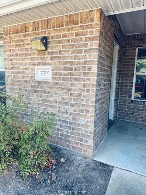 3709 Oldenburg Ln - Photo 2 of 21