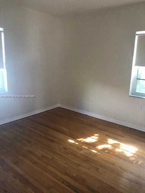 1002 Southwest 37th Avenue #1