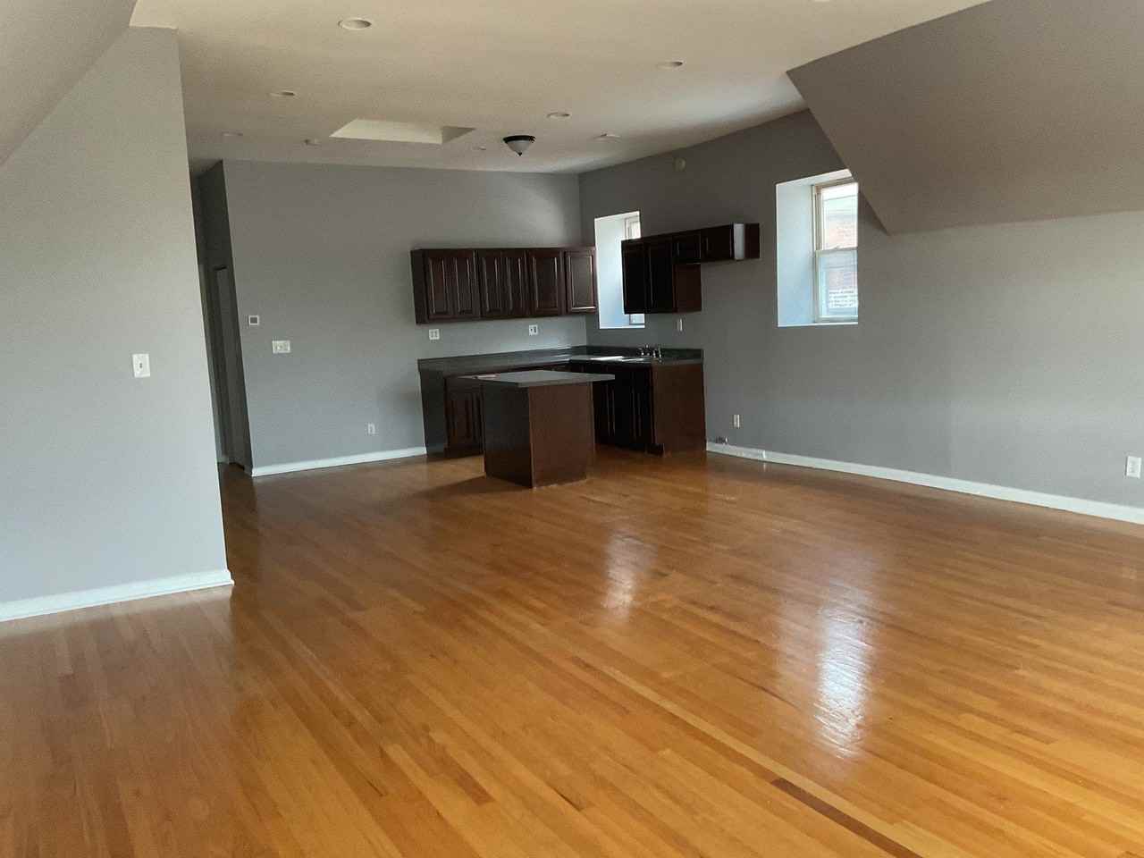 3740 S Michigan Ave #3 - Photo 5 of 10