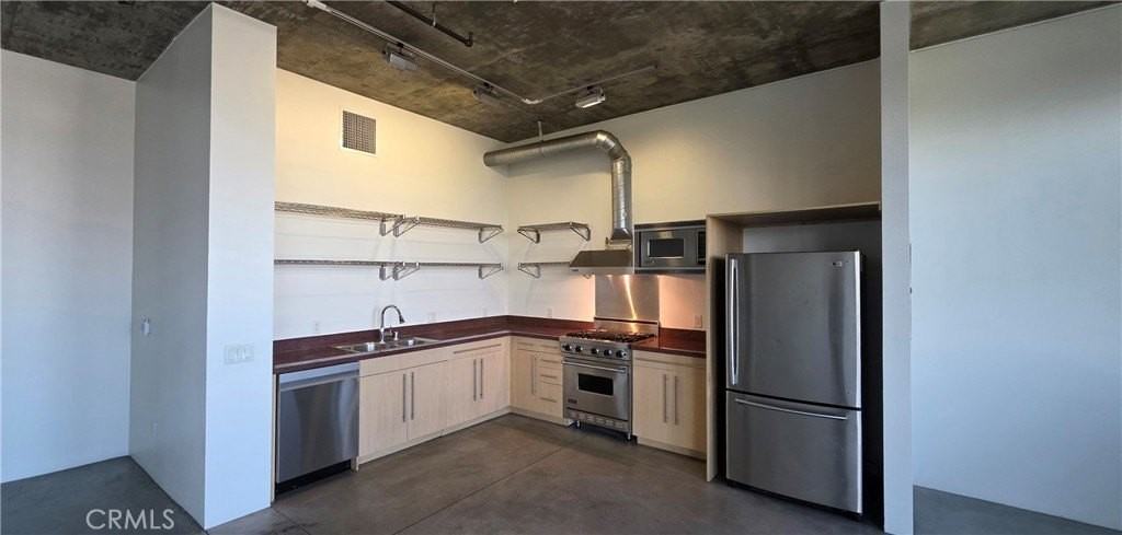 835 Locust Ave #521 - Photo 5 of 18