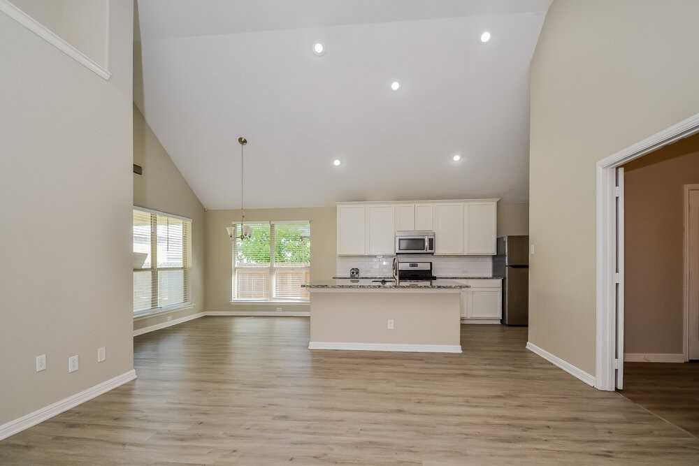 1717 Nightingale Dr - Photo 4 of 16
