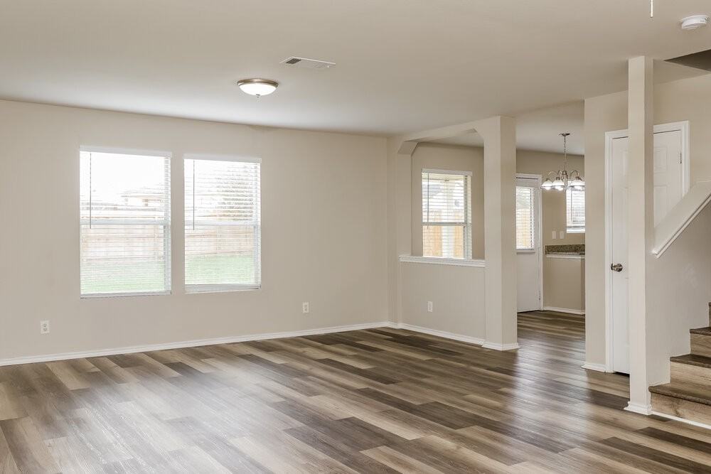 153 N Willow Way - Photo 5 of 17