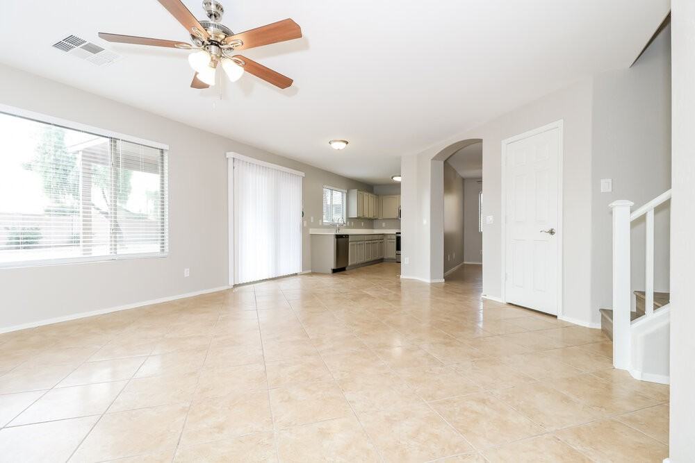 1304 S 159th Ave - Photo 4 of 17