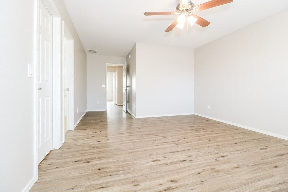 1304 S 159th Ave - Photo 6 of 17