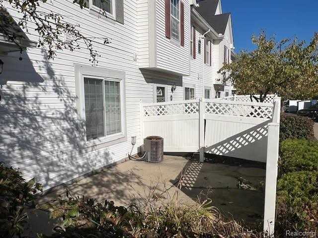 22111 Atlantic Pointe - Photo 3 of 26