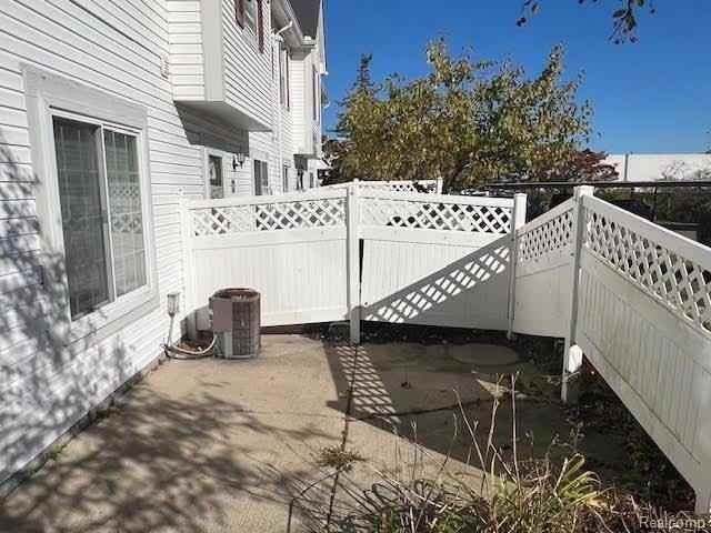 22111 Atlantic Pointe - Photo 4 of 26