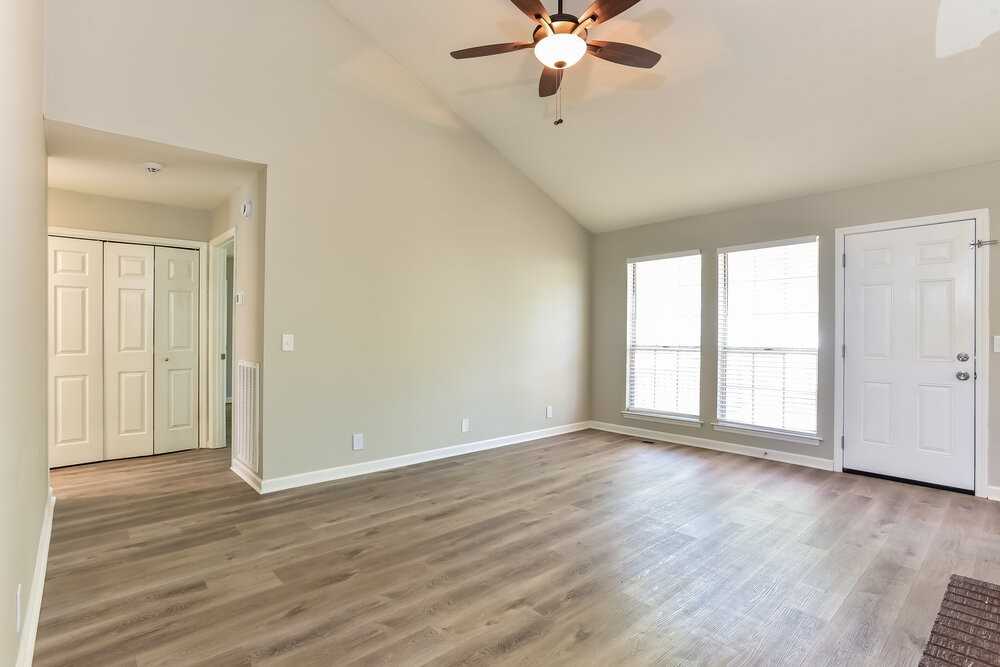 6009 Legend Dr - Photo 3 of 16