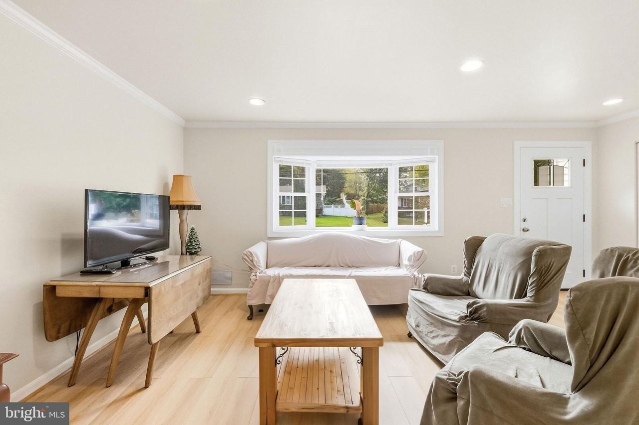 7810 Kalorama Rd - Photo 7 of 39