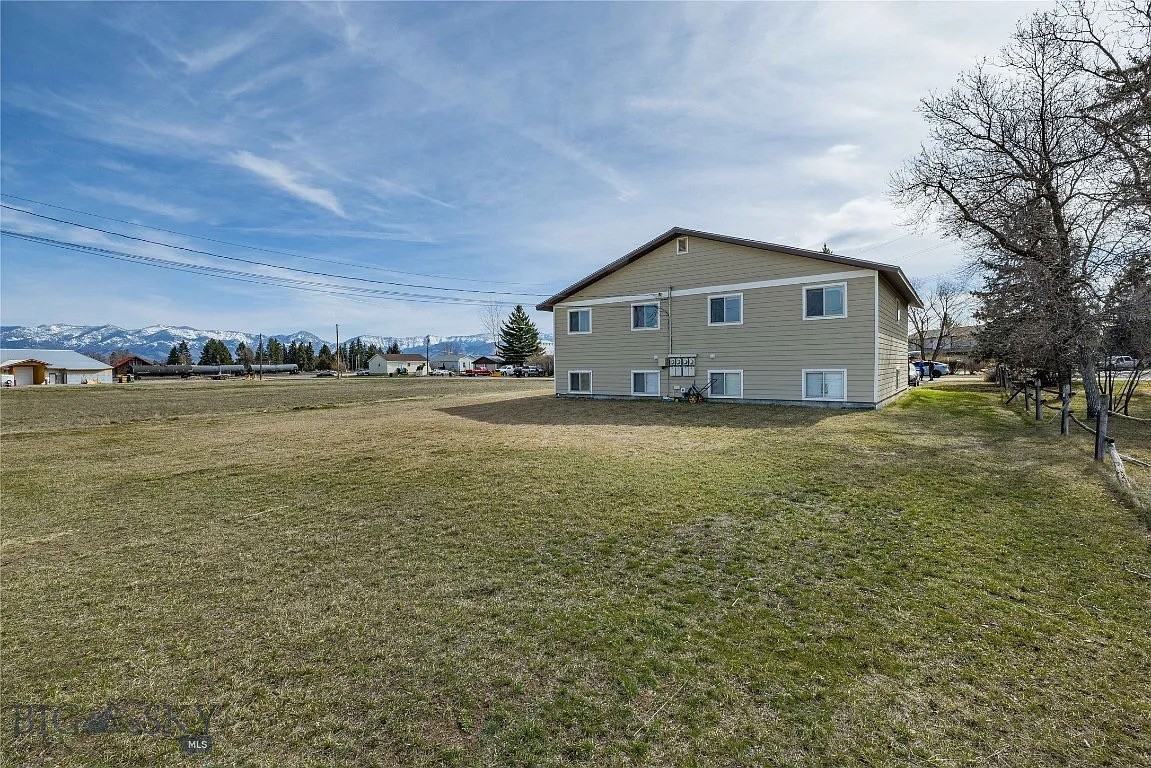 206 S Davis St - Photo 3 of 4