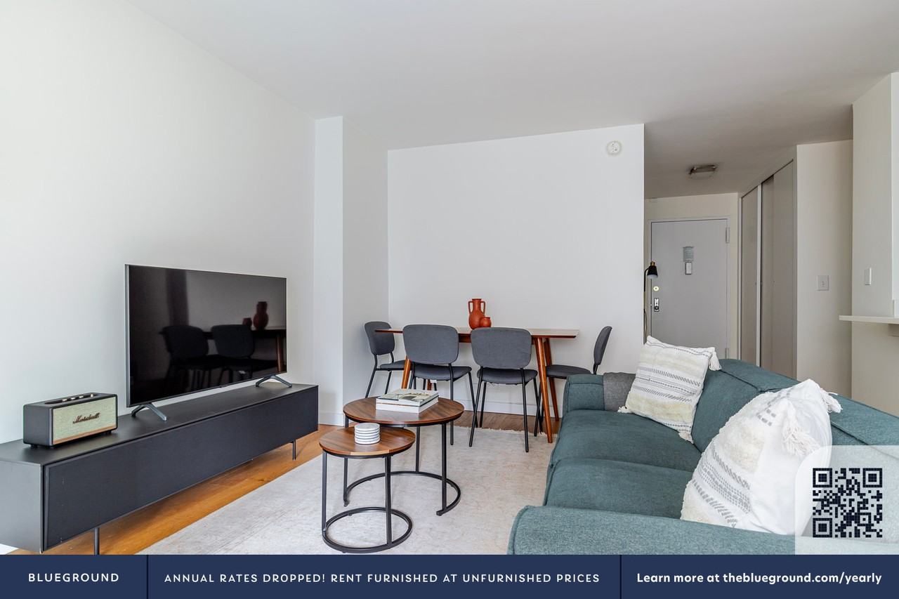 279 East 44th Street - Photo 4 of 31