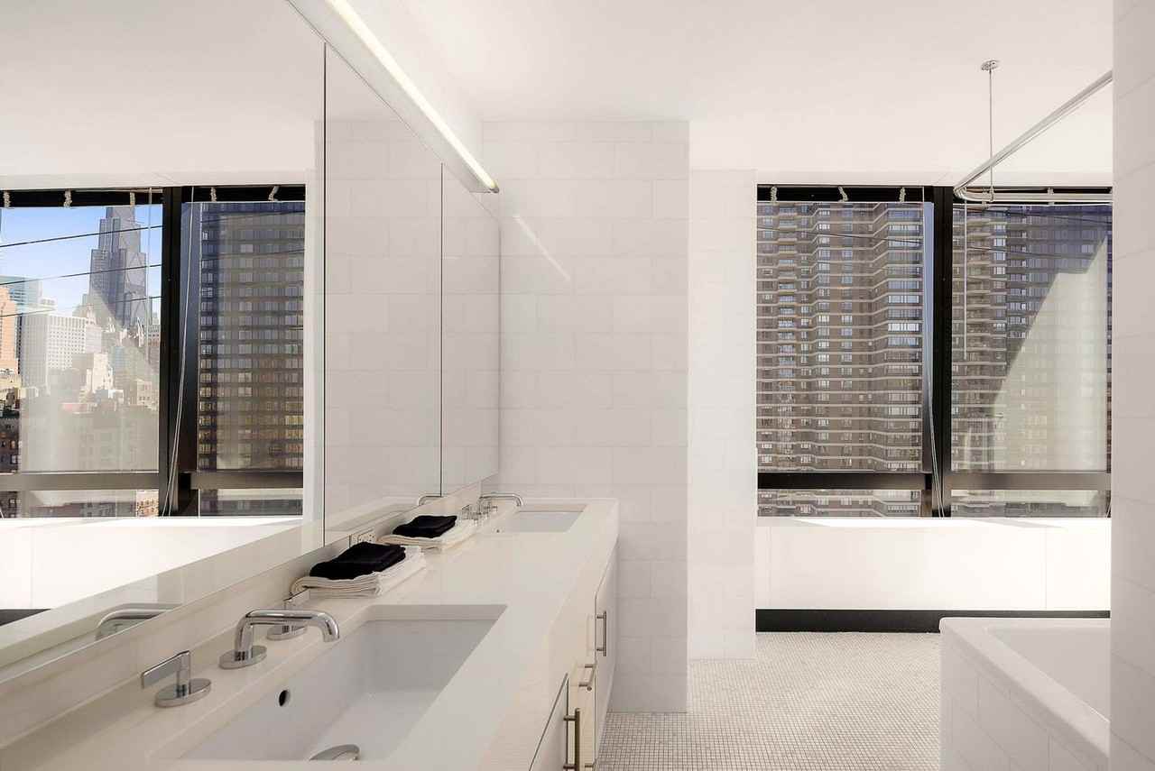 1113 York Avenue - Photo 5 of 25