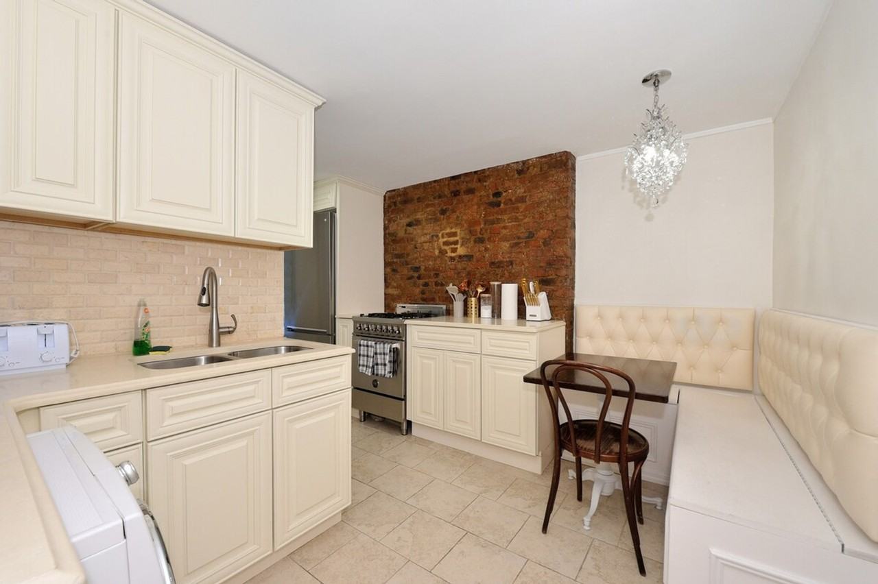 199 Centre St #1323919P - Photo 6 of 12