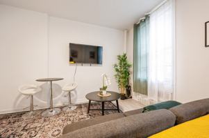 featured image of 250 E 33rd St