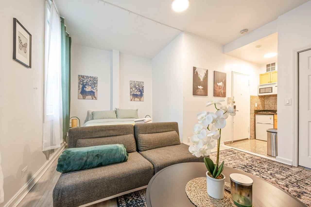 250 E 33rd St #1323937P - Photo 3 of 18