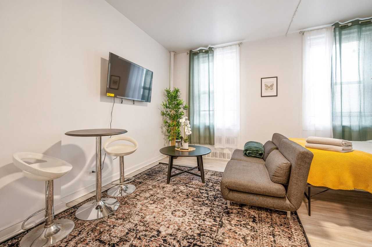 250 E 33rd St #1323937P - Photo 4 of 18