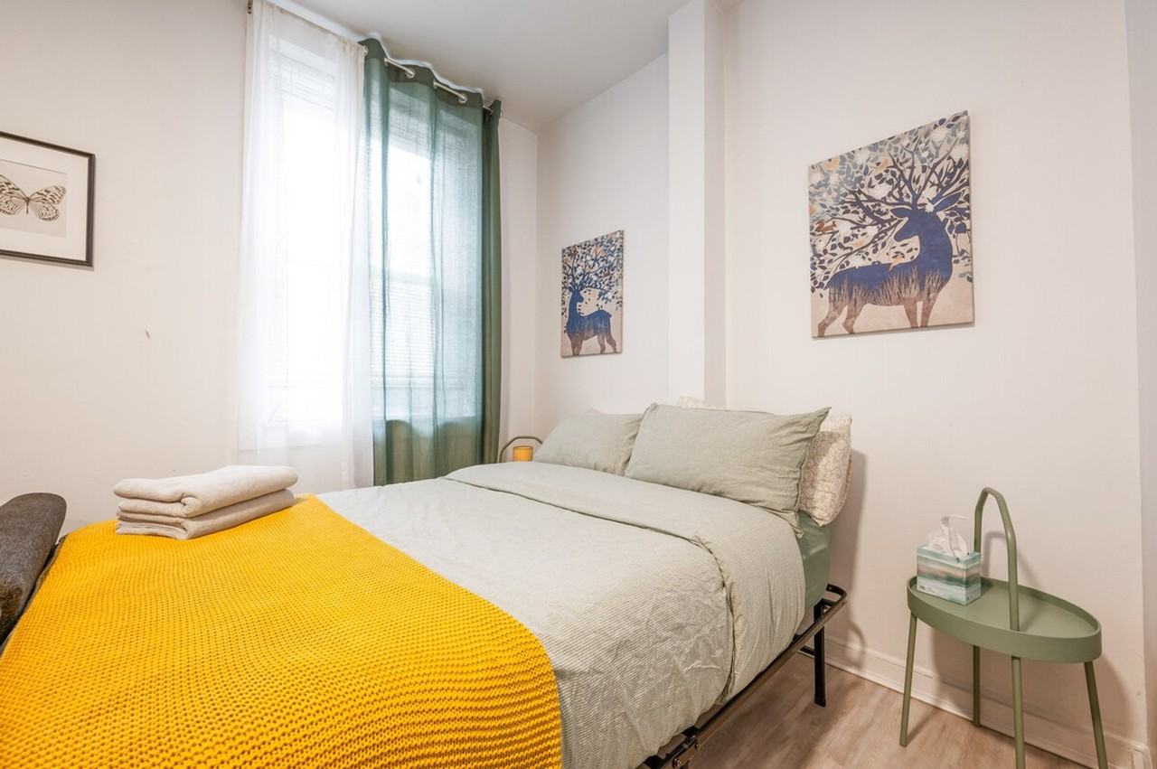 250 E 33rd St #1323937P - Photo 6 of 18