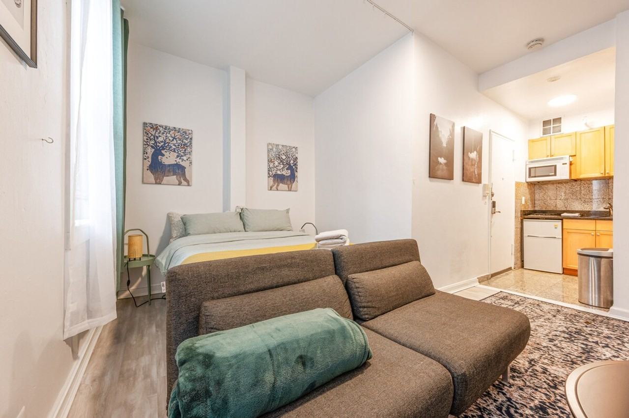 250 E 33rd St #1323937P - Photo 7 of 18