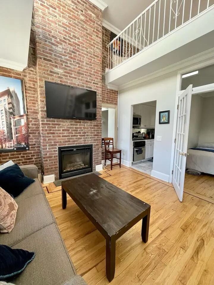 468W W 47th St #1323964P - Photo 2 of 16