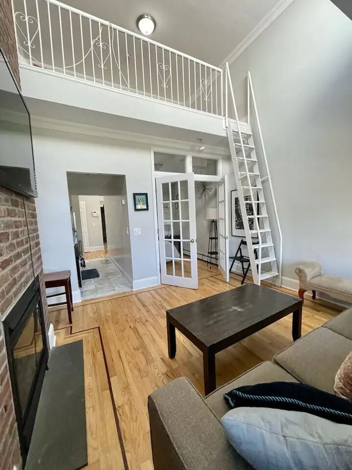 468W W 47th St #1323964P - Photo 4 of 16