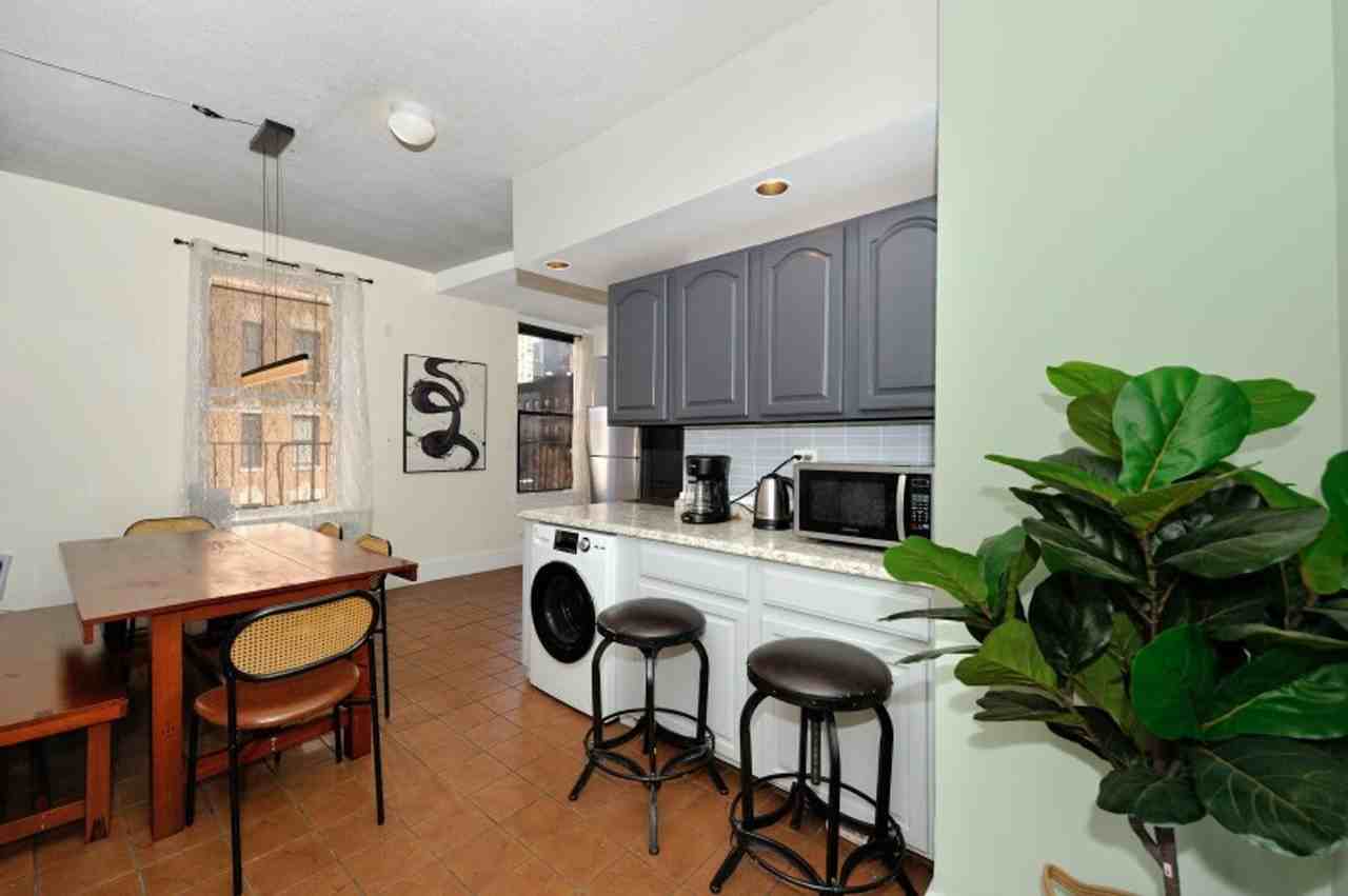 708 9th Ave #1323923P - Photo 3 of 30