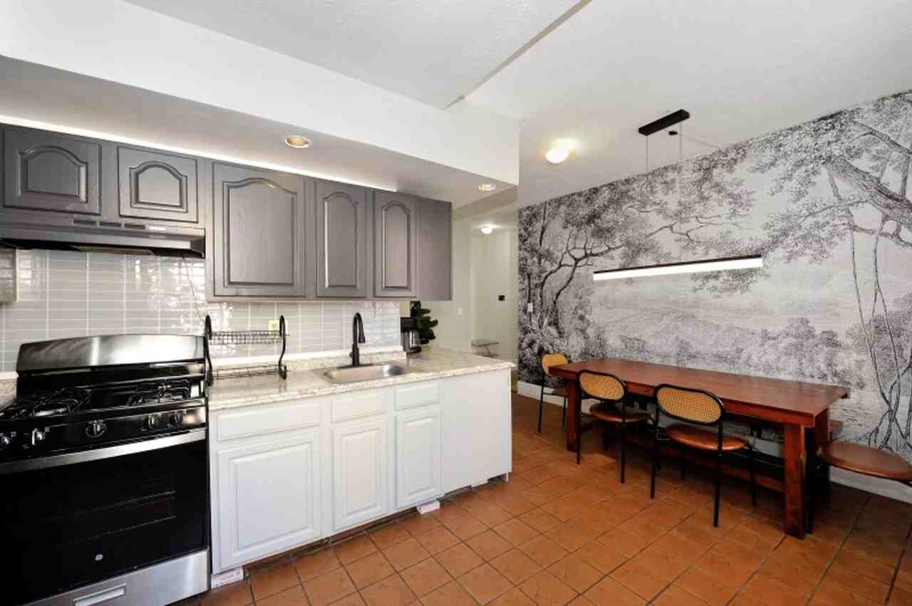 708 9th Ave #1323923P - Photo 4 of 30