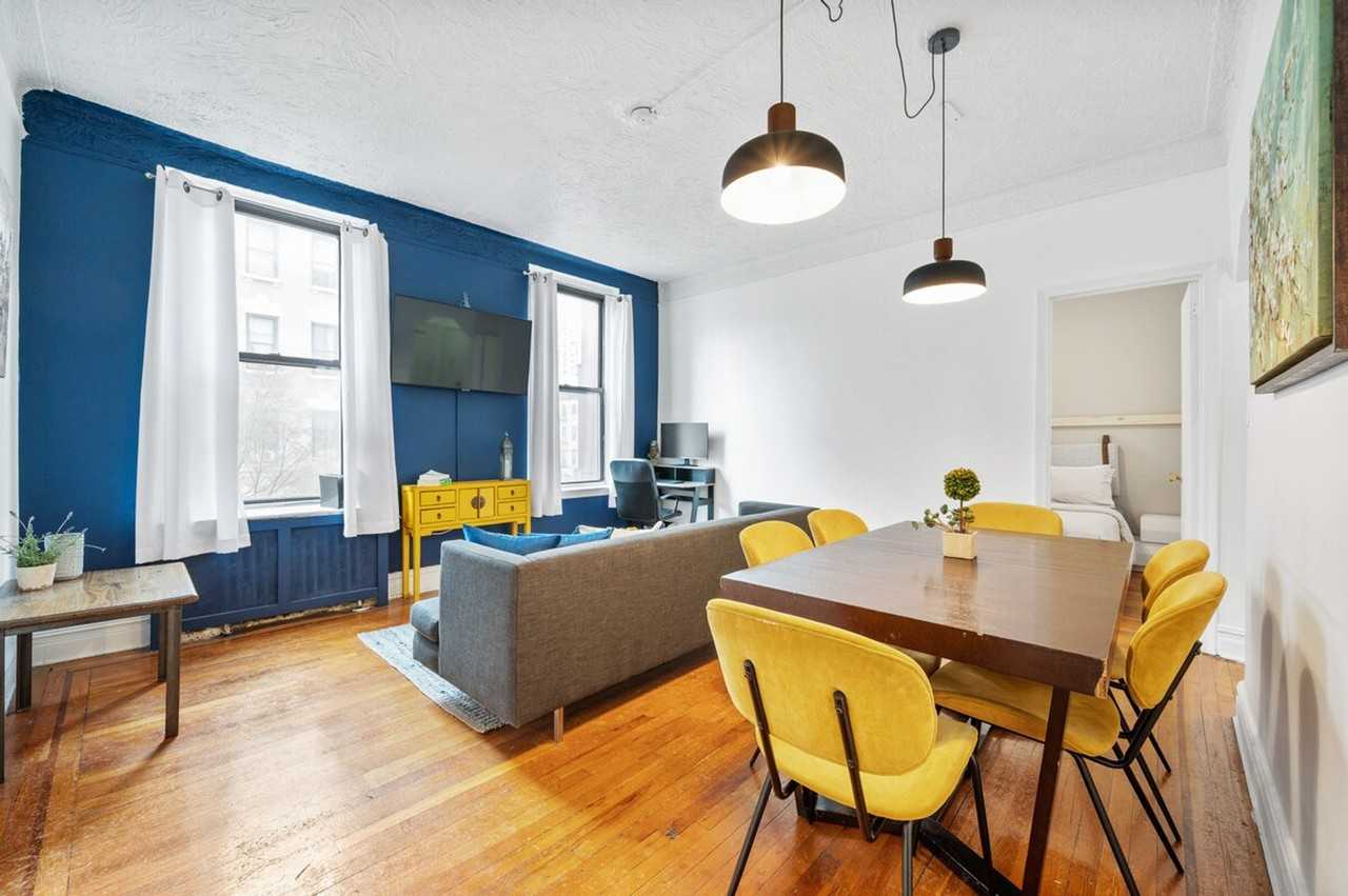 400 W 47th St #1323962P - Photo 2 of 19