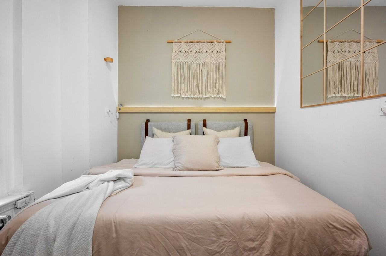 400 W 47th St #1323962P - Photo 4 of 19