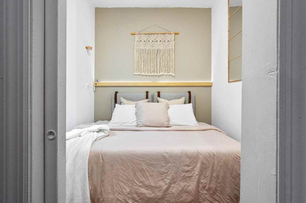 400 W 47th St #1323962P - Photo 6 of 19