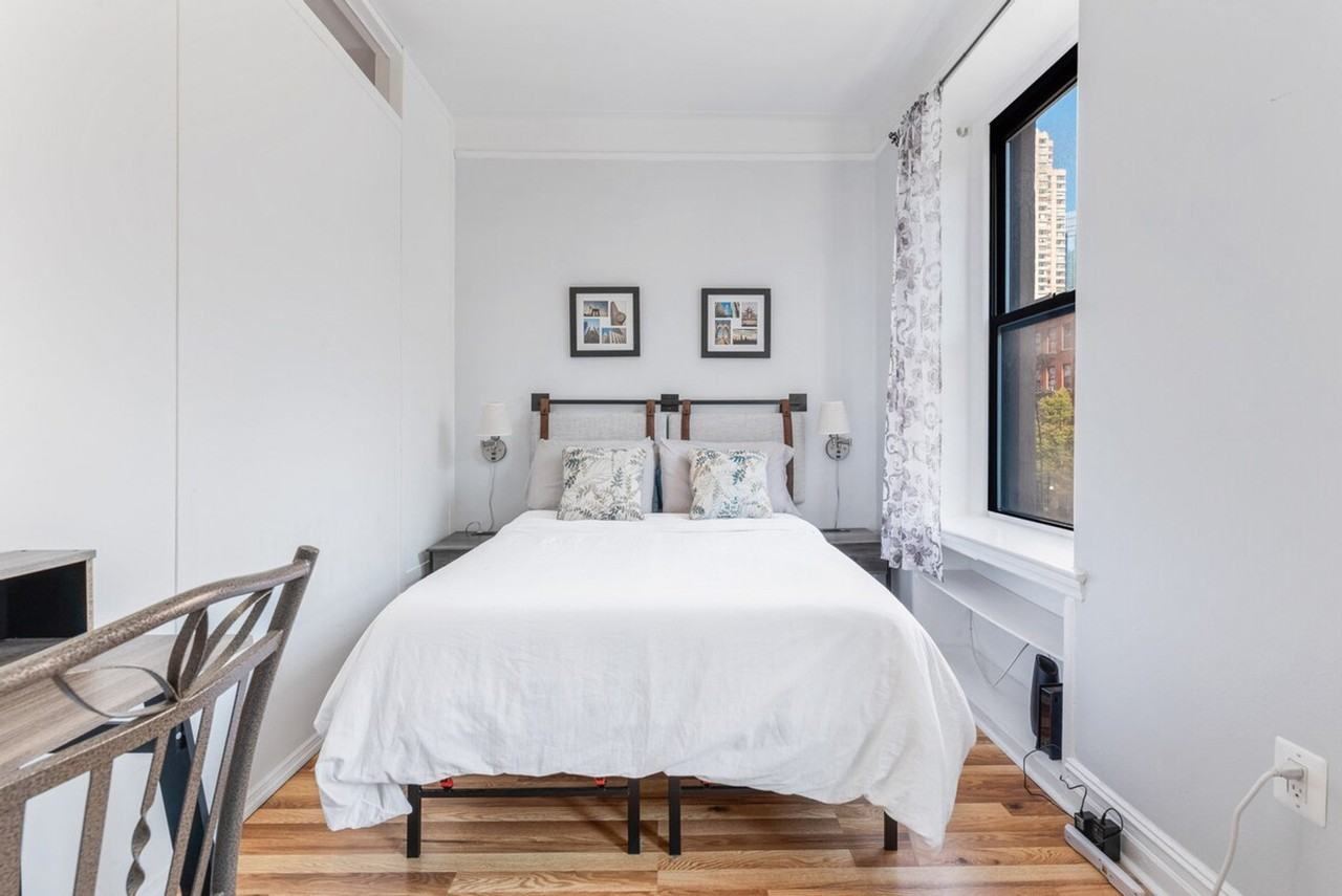 414 West 46th Street - Photo 5 of 22