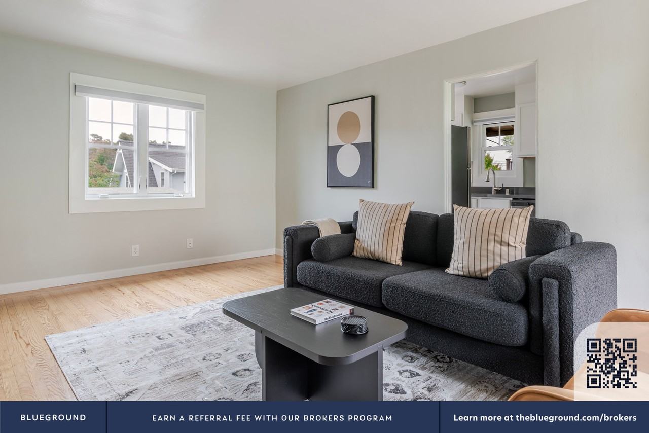 317 Hawthorne Ave #2009 - Photo 5 of 22