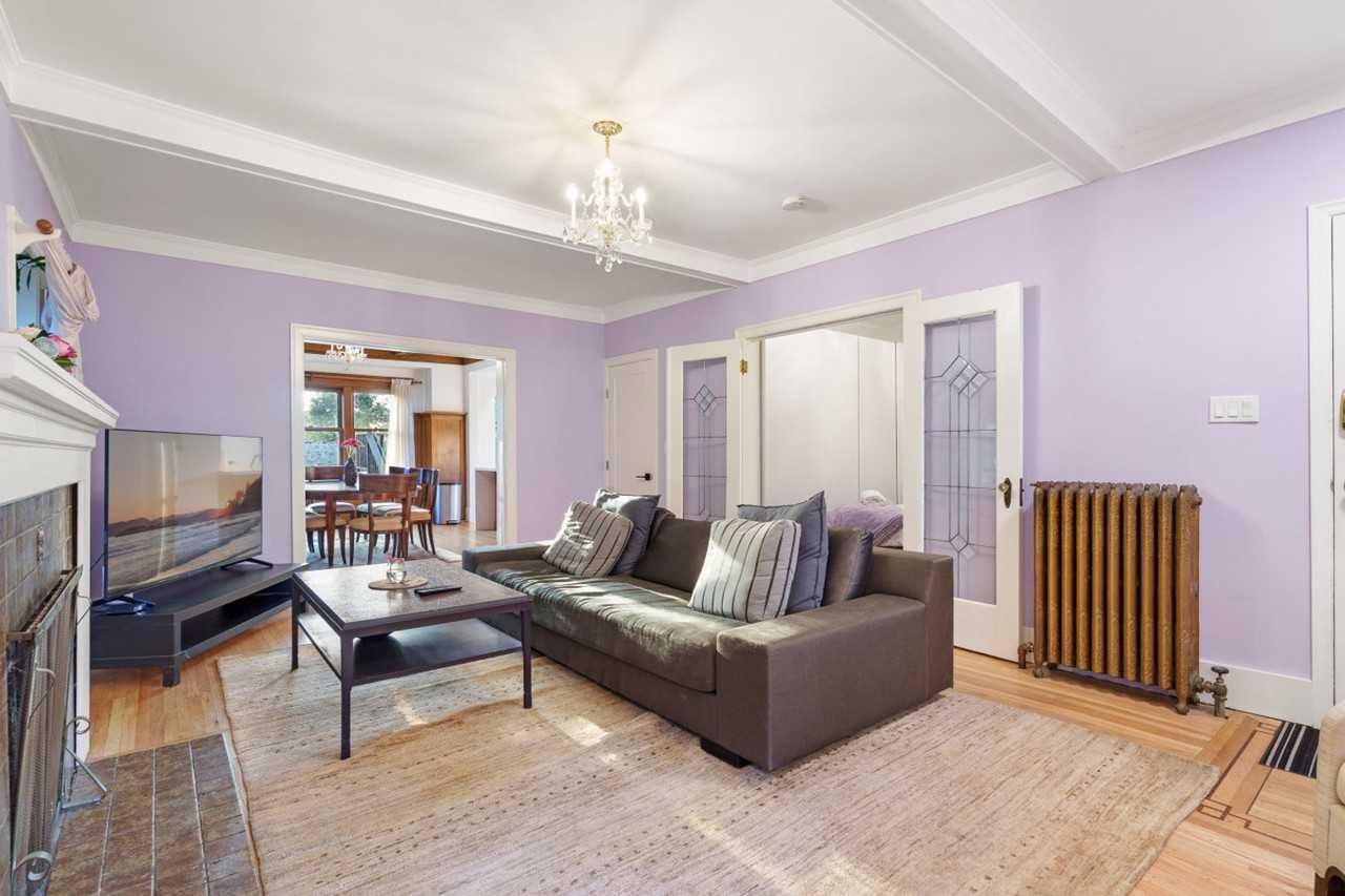 2029 Collingwood St #1296226P - Photo 4 of 32