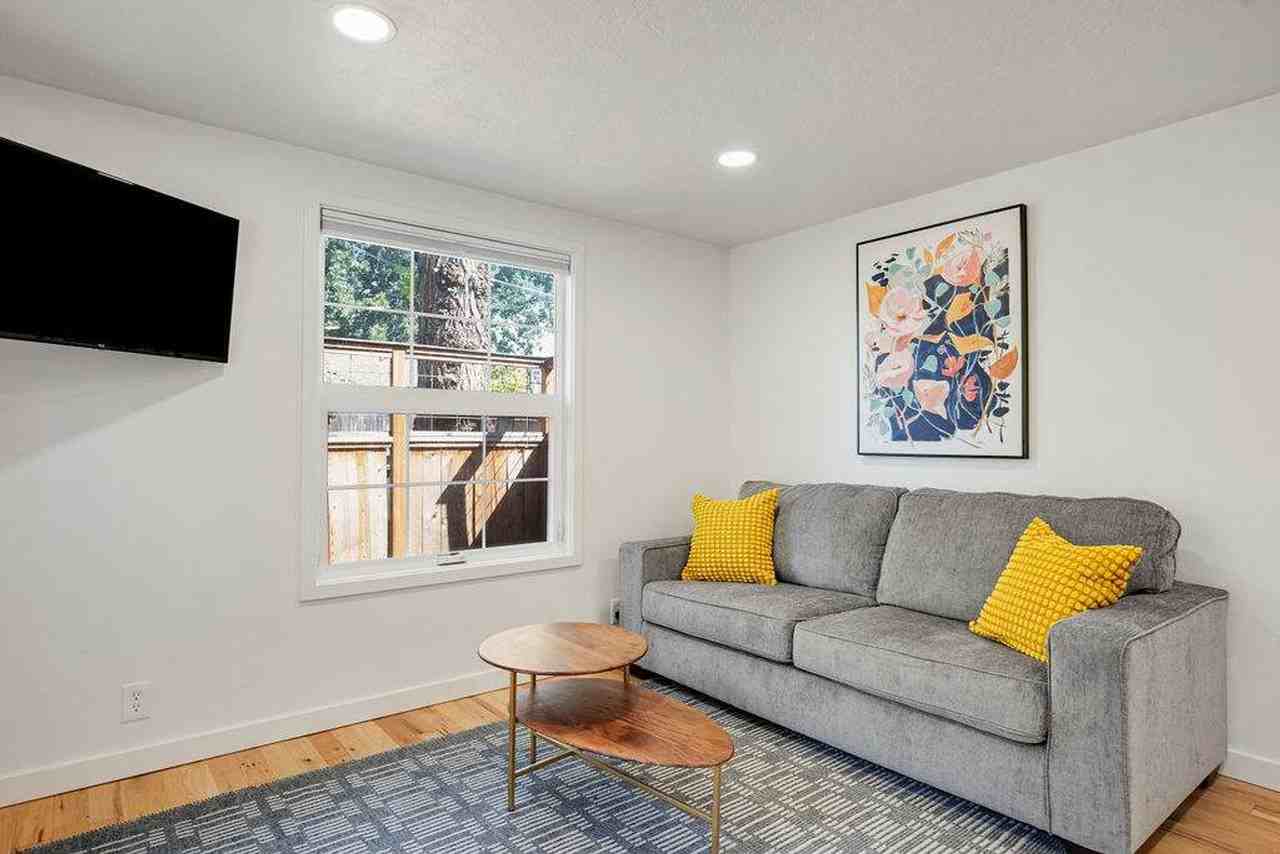 820 N 25th St #1324051P - Photo 3 of 23