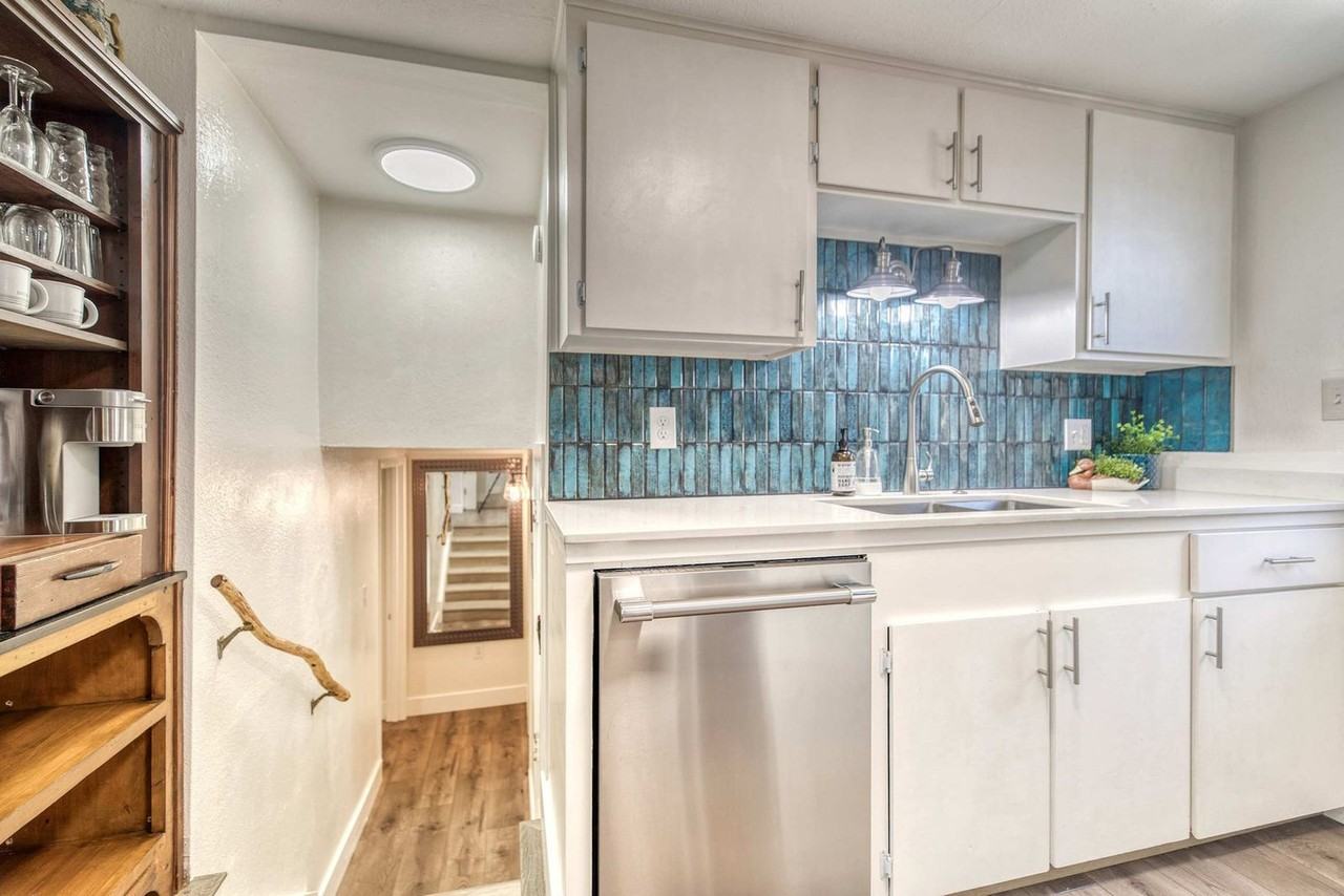 2818 W Rose Hill St #1324052P - Photo 4 of 15