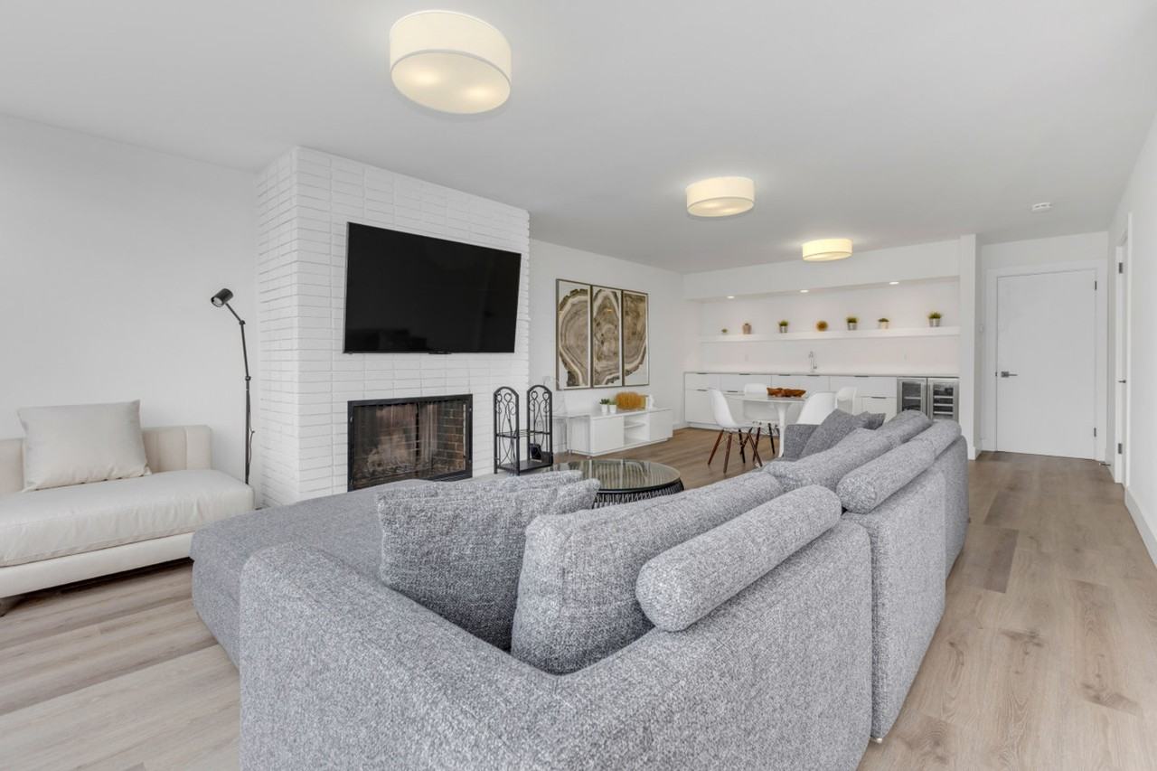 2595 Point Grey Rd #1320212P - Photo 4 of 35