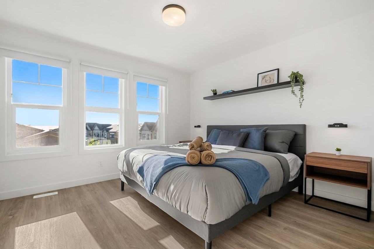 2231 81 St Sw #1322112P - Photo 2 of 40