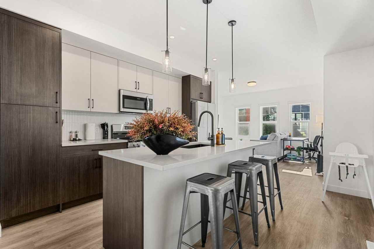 2231 81 St Sw #1322112P - Photo 4 of 40