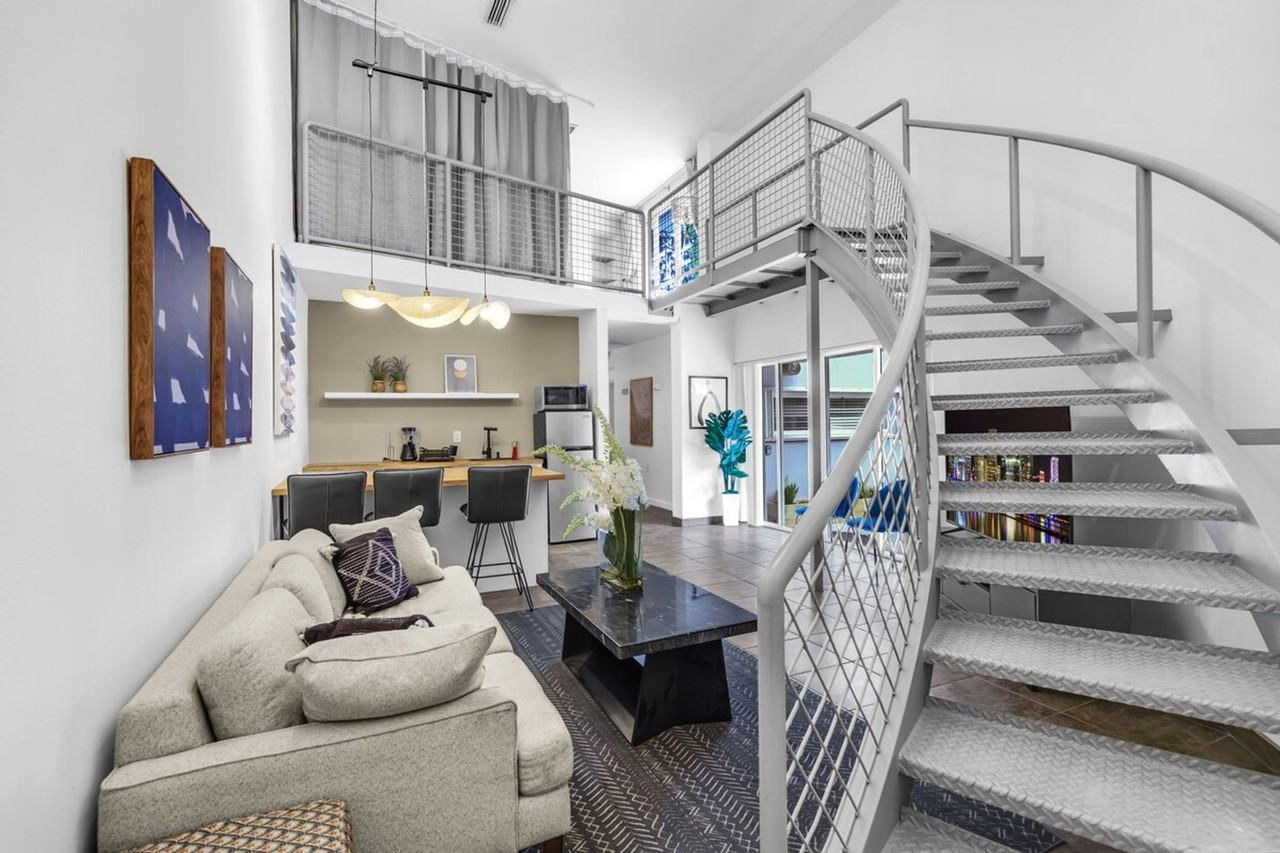 3225 Sw 58th Ave #1324007P - Photo 3 of 32