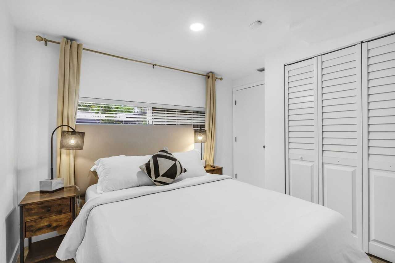 3225 Sw 58th Ave #1324007P - Photo 7 of 32