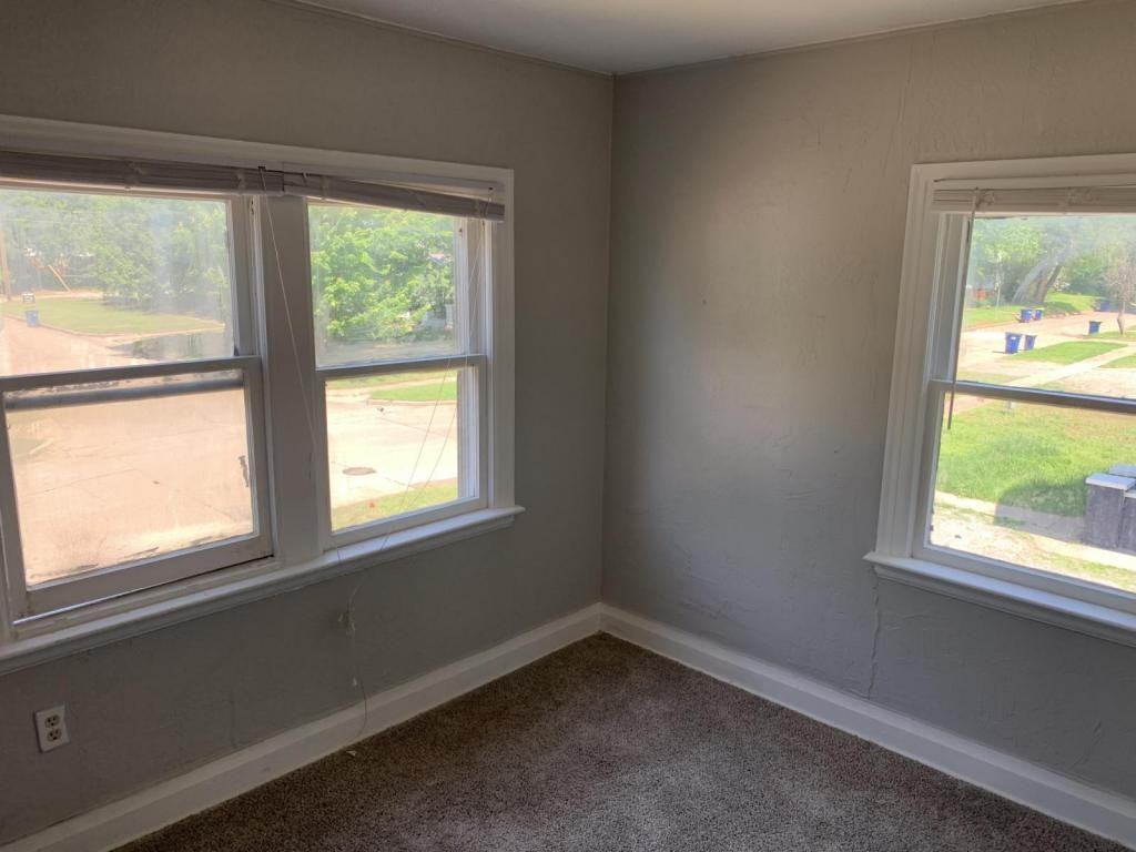 201 S Lowry St - Photo 3 of 11