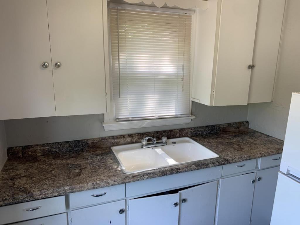 201 S Lowry St - Photo 7 of 11