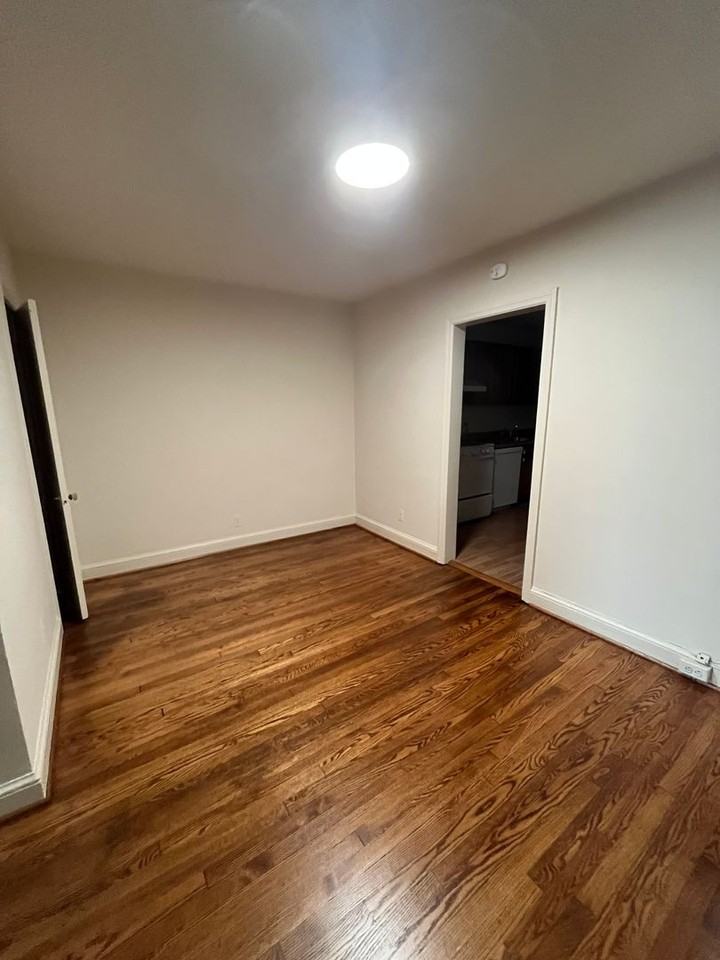 118 Baggett Place - Photo 3 of 12