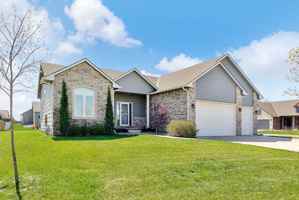 featured image of 1742 N Blackstone Ct