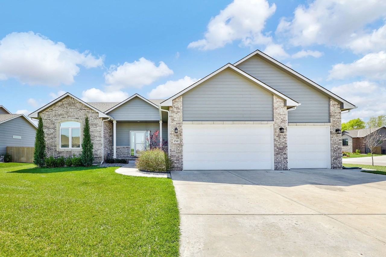 1742 Blackstone Court - Photo 3 of 50