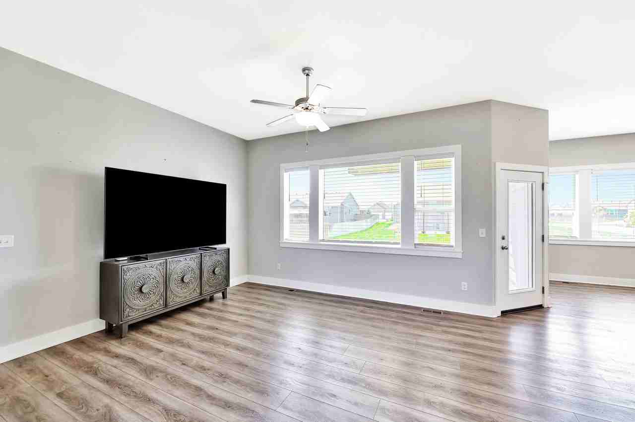 1742 Blackstone Court - Photo 6 of 50