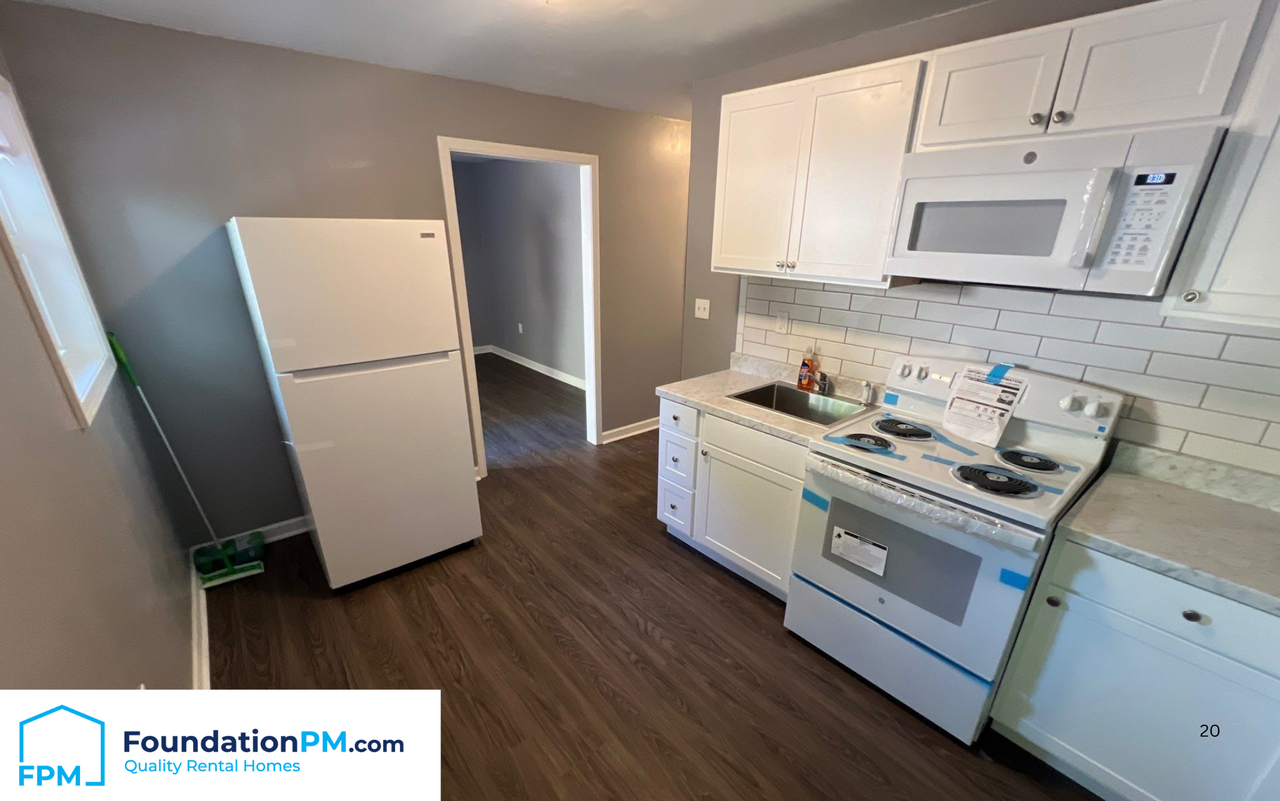 728 Saint Paul Ave #3 - Photo 2 of 10