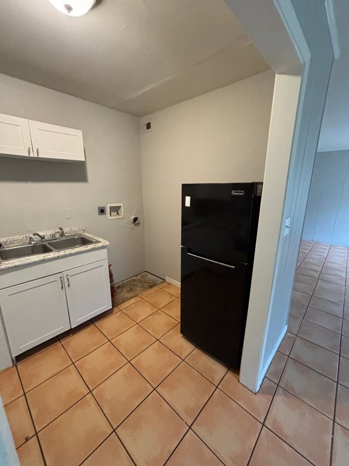 1632 Highland Street #10 - Photo 3 of 9