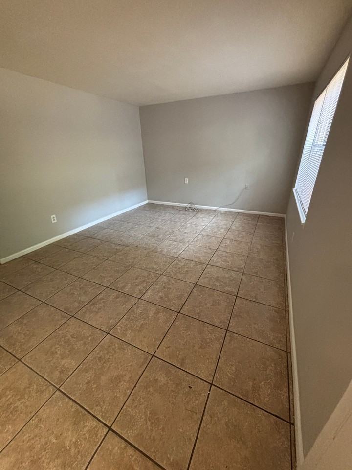 814 Arkansas Street - Photo 3 of 10