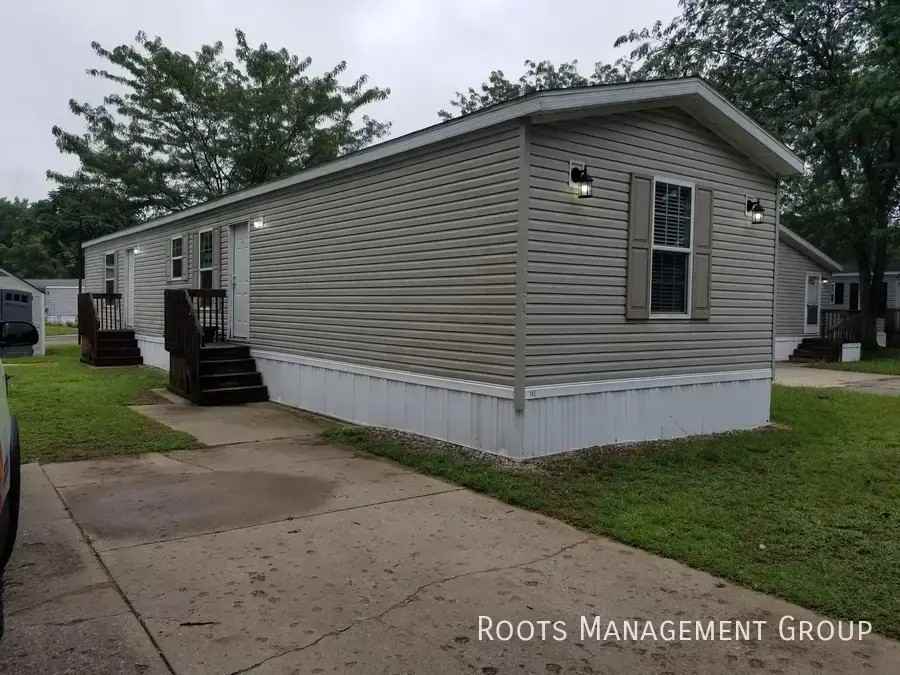 13052 Virginia Dr #141 - Photo 3 of 11