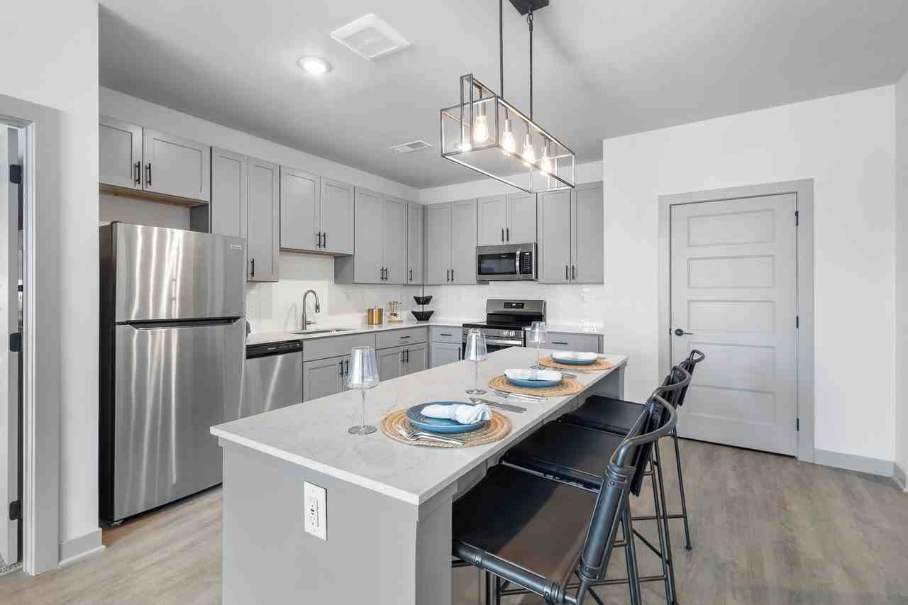 The Warren Apartments - Photo 3 of 23