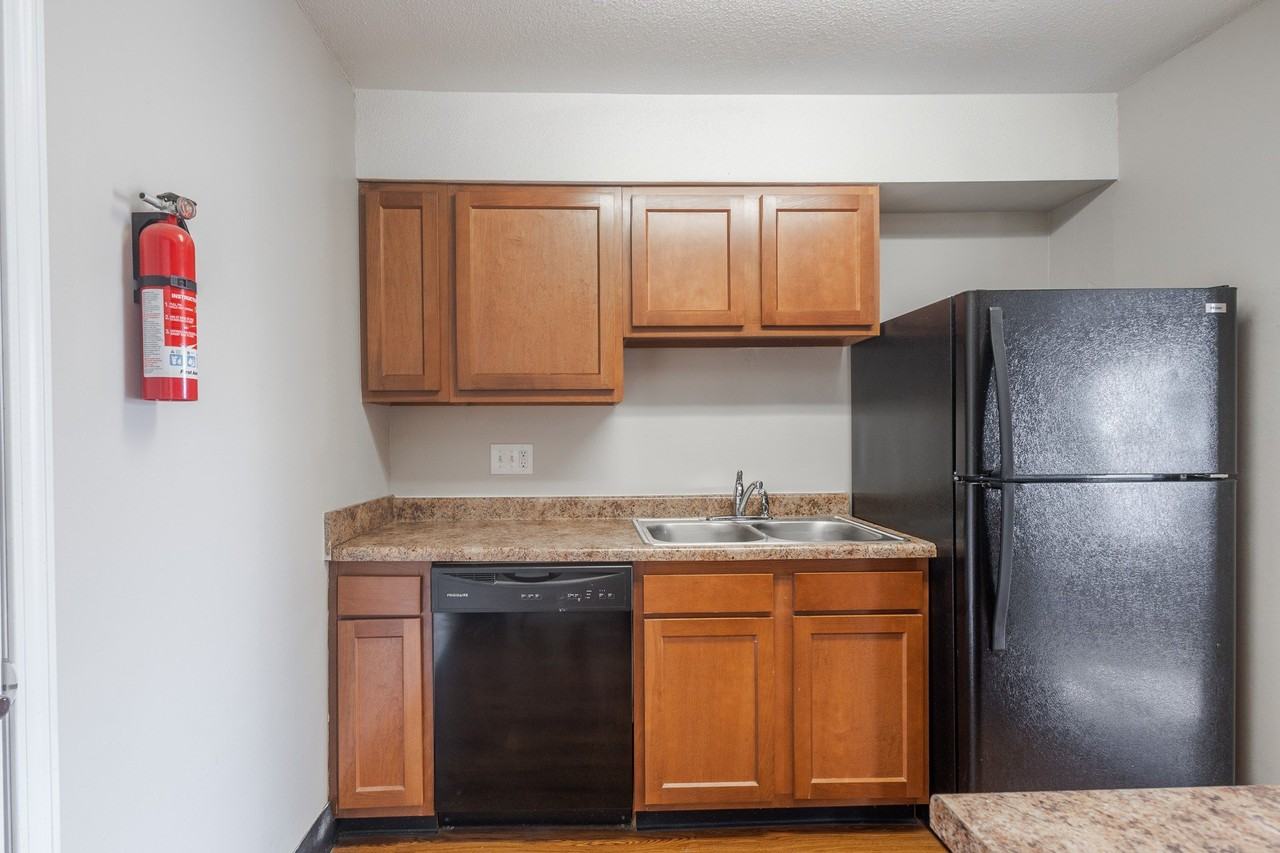 Bridgepointe Crossing - Photo 6 of 21